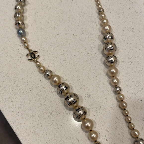 Authentic Chanel relaunch 1919 pearl necklace - Picture 3 of 16